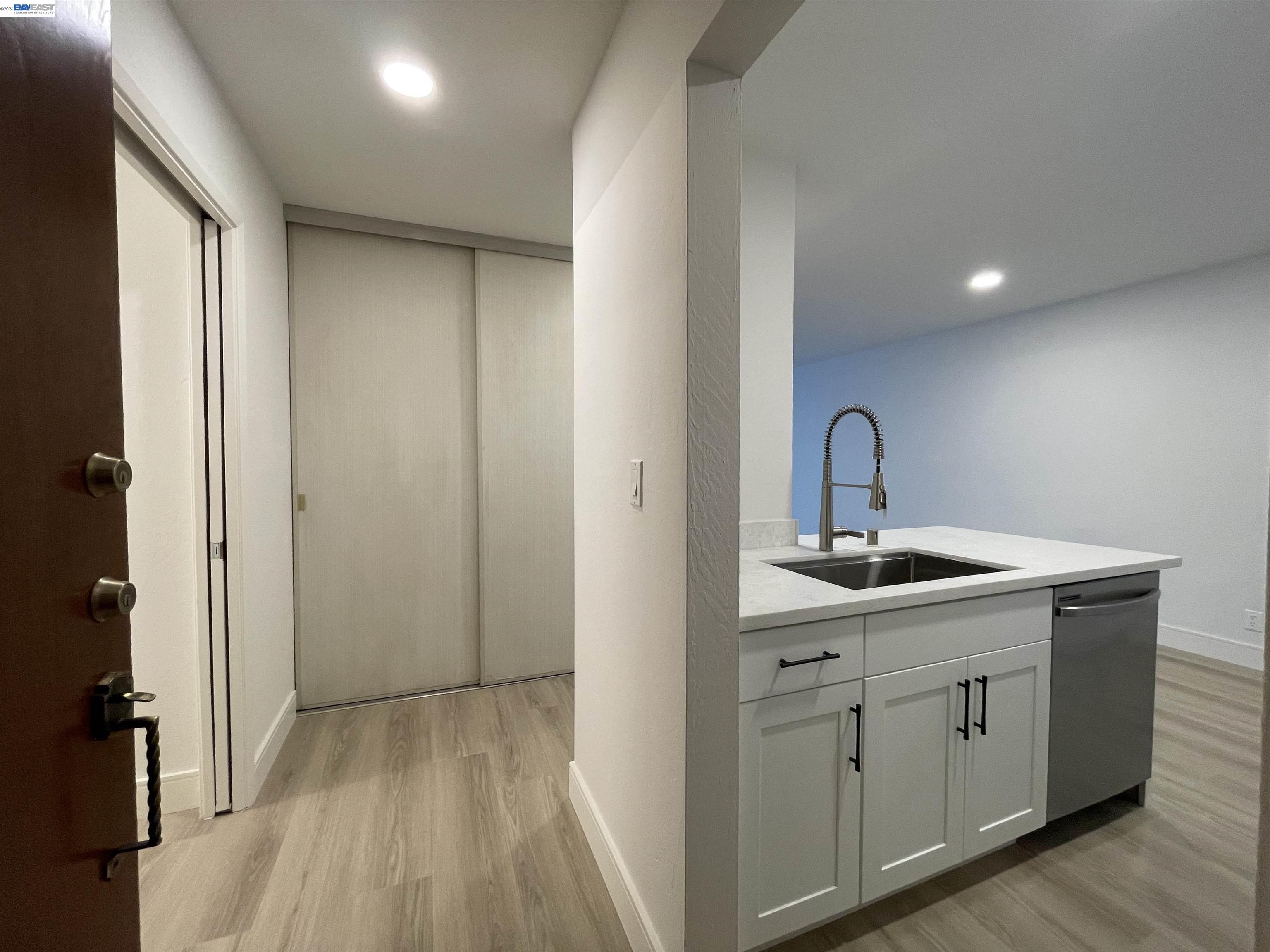 965 Shorepoint Court, Unit 200 Alameda, CA 94501 - Photo 6 of 36