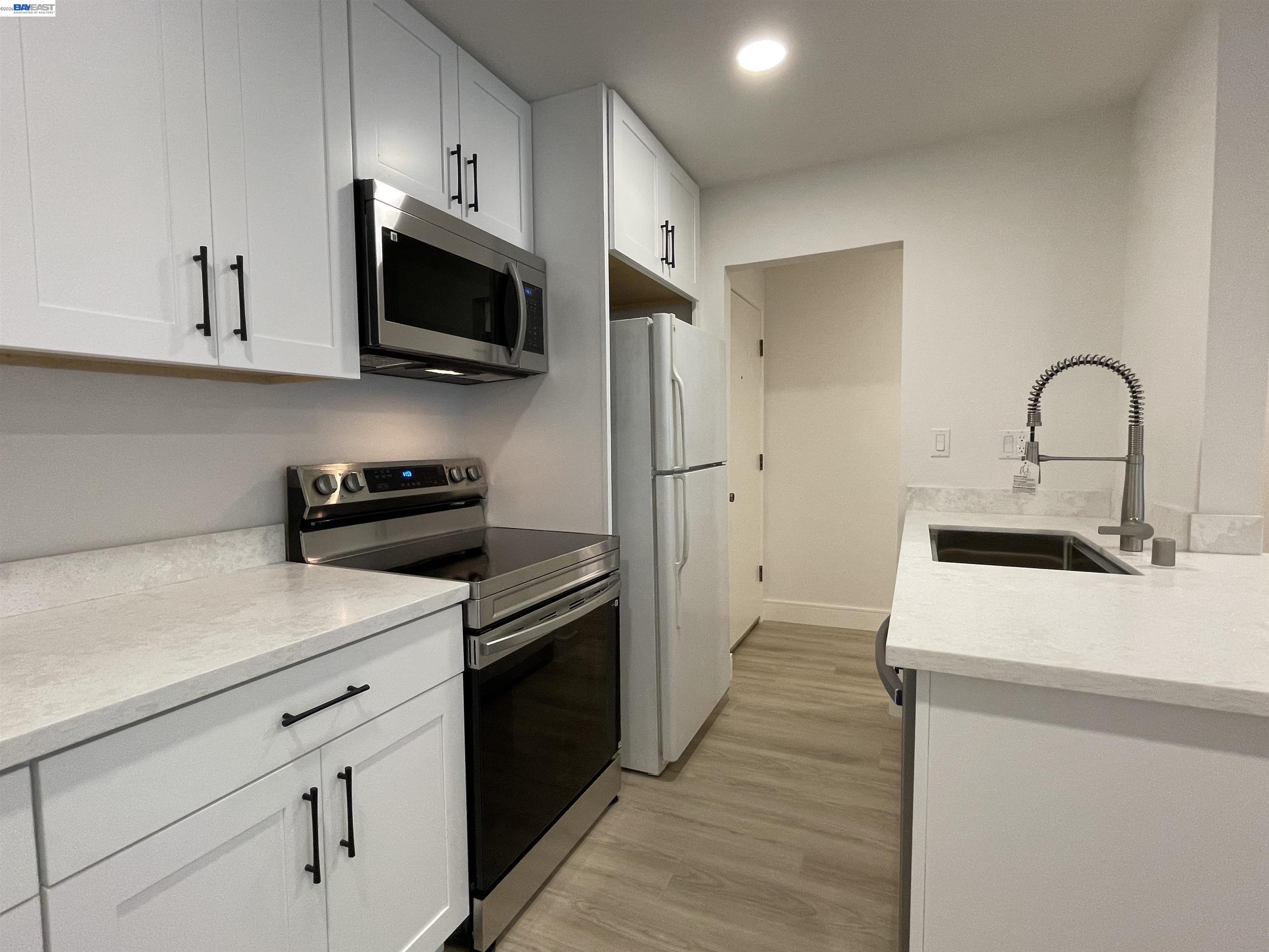 965 Shorepoint Court, Unit 200 Alameda, CA 94501 - Photo 8 of 36