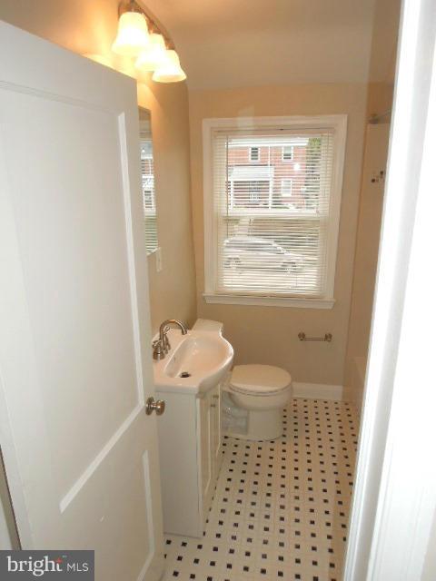 1915 Swansea Road Baltimore, MD 21239 - Photo 21 of 30 Bath
