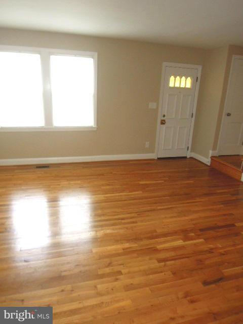 1915 Swansea Road Baltimore, MD 21239 - Photo 8 of 30 Living Room