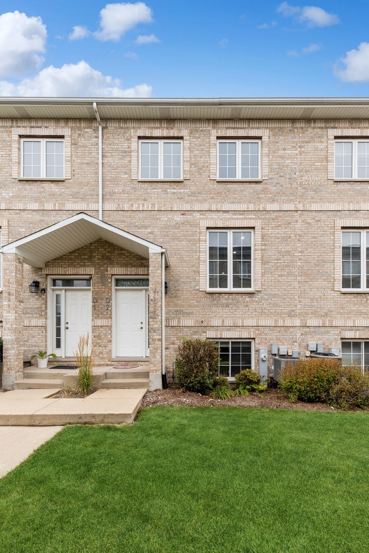 183 East River Road, Unit D2 Des Plaines, IL 60016 - Photo 36 of 42 a front view of a house with a yard