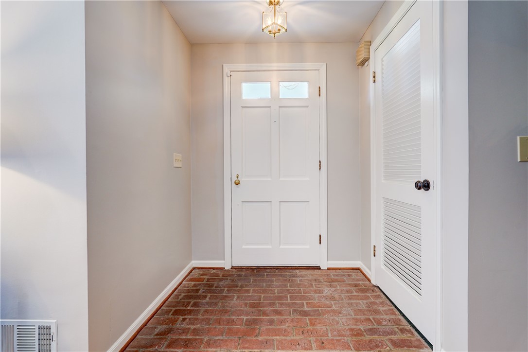 43 Crystal Spring Lane Perinton, NY 14450 - Photo 4 of 43