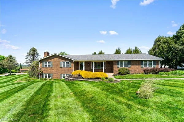 $325,000 | 49325 South Park Circle, East Liverpool, OH 43920