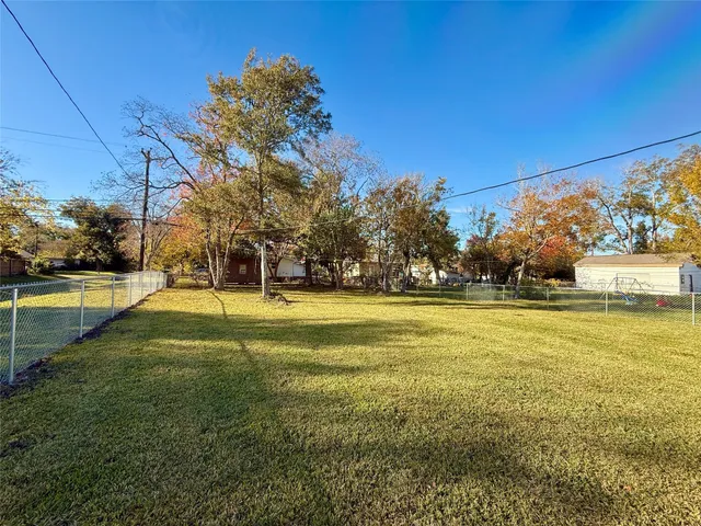 $1,195 | 117 Oak Drive, Lake Jackson, TX 77566