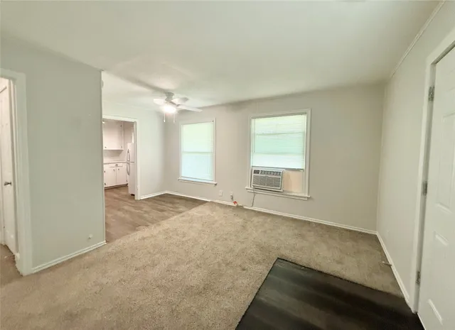 $1,195 | 117 Oak Drive, Lake Jackson, TX 77566