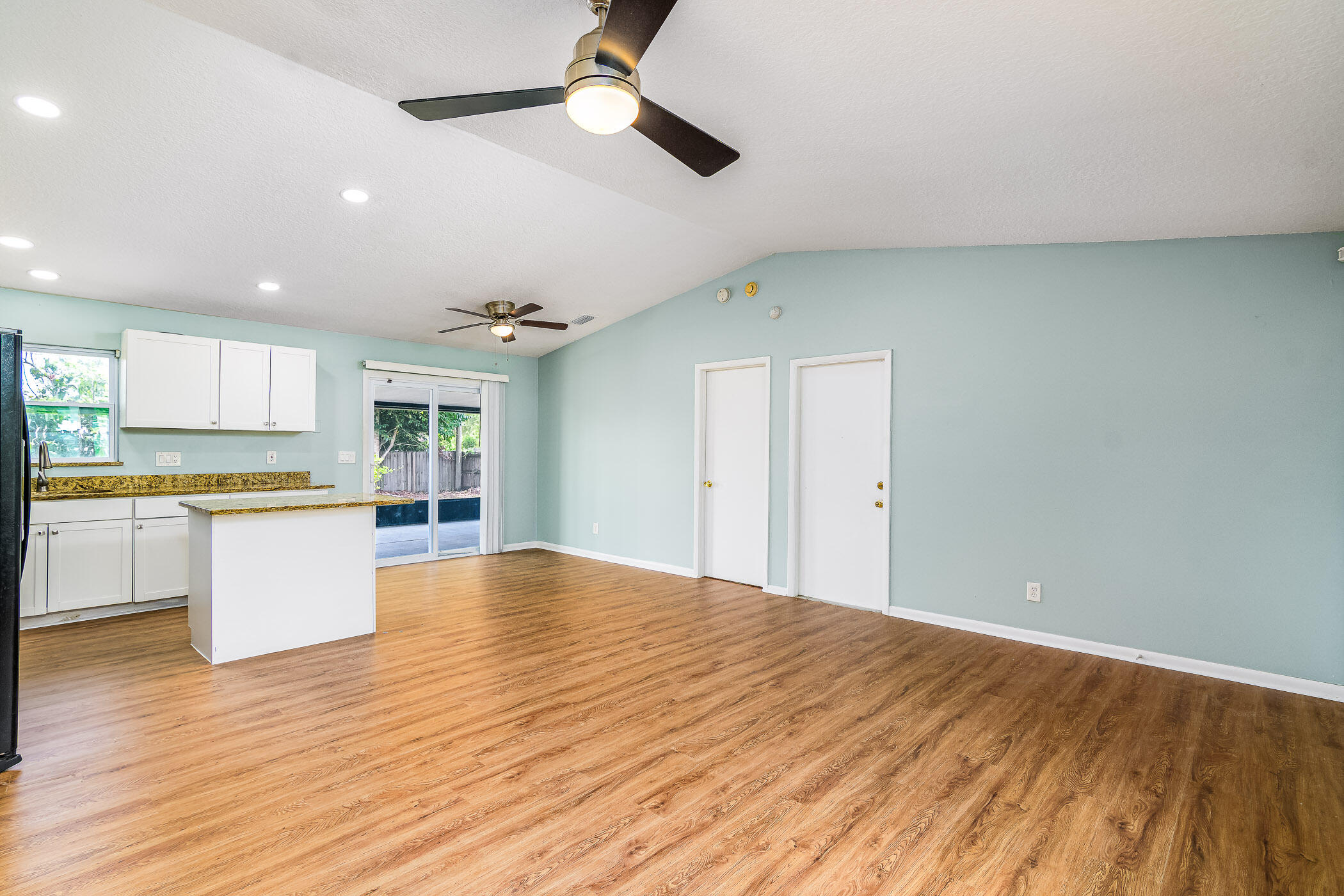 565 Town Road Southwest Palm Bay, FL 32908 - Photo 8 of 37 Tall vaulted ceilings