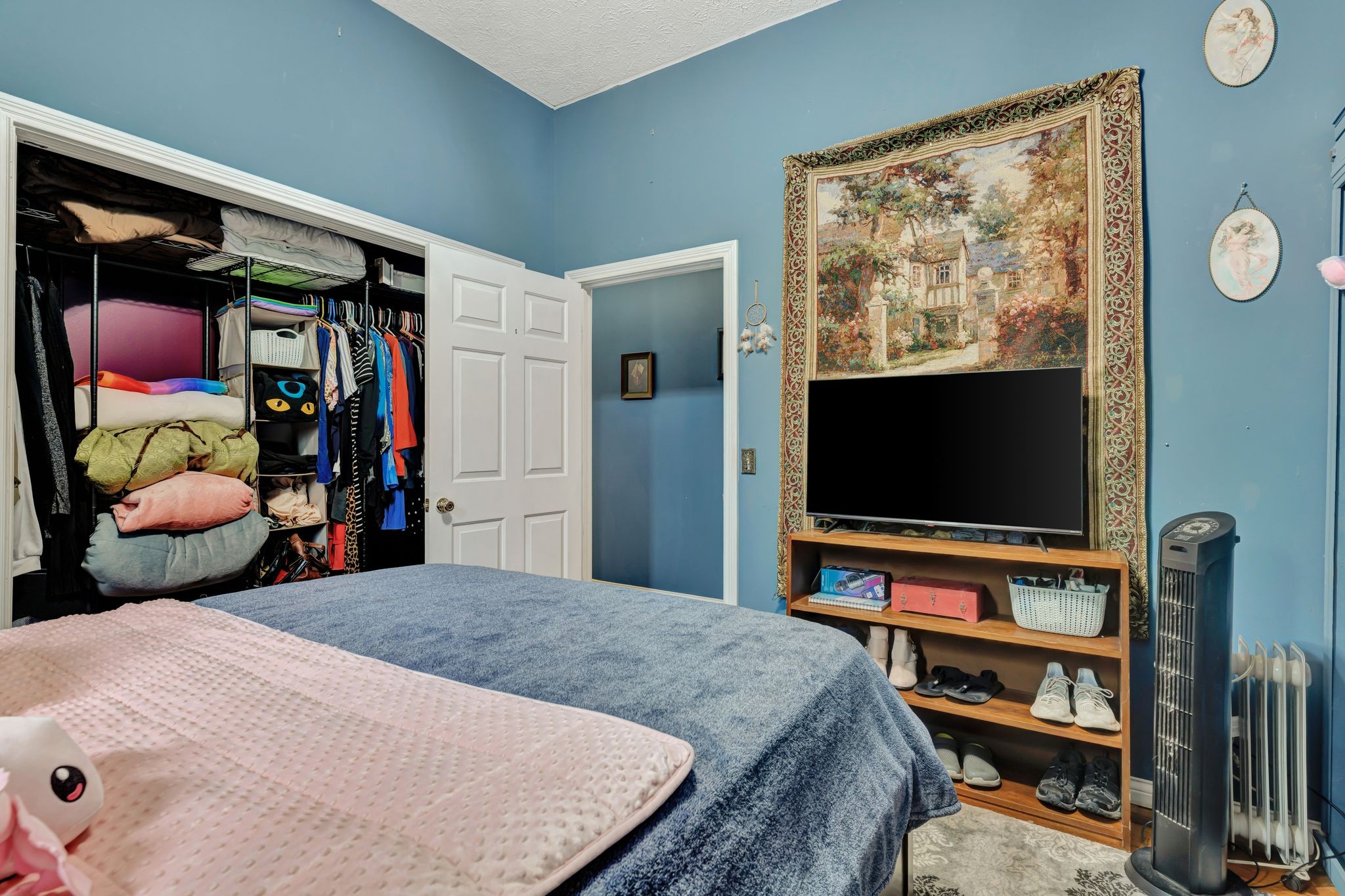 1005 Les Brown Road Bethpage, TN 37022 - Photo 20 of 57 a bedroom with a bed and a flat screen tv