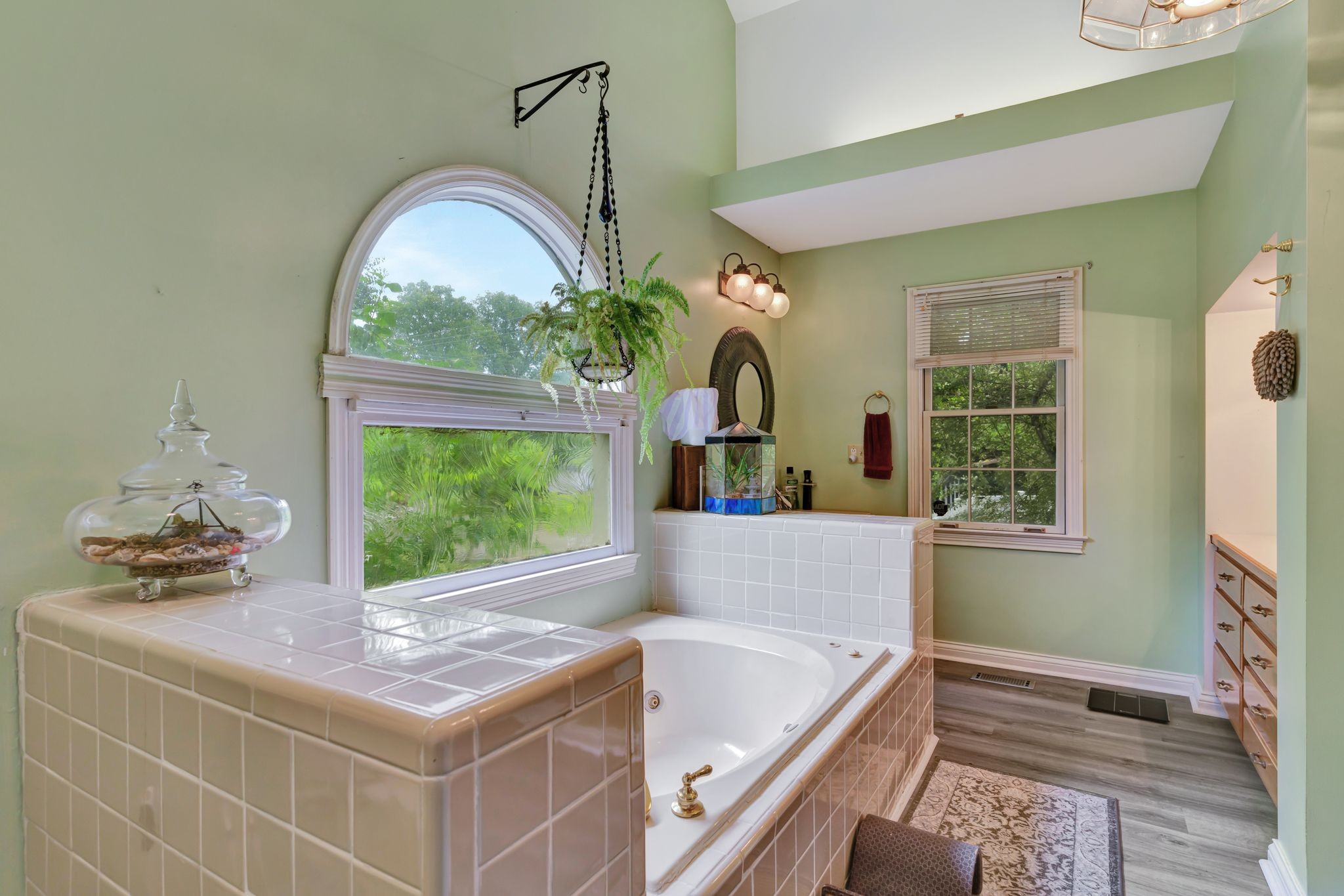 1005 Les Brown Road Bethpage, TN 37022 - Photo 28 of 57 a bathroom with a tub sink and mirror