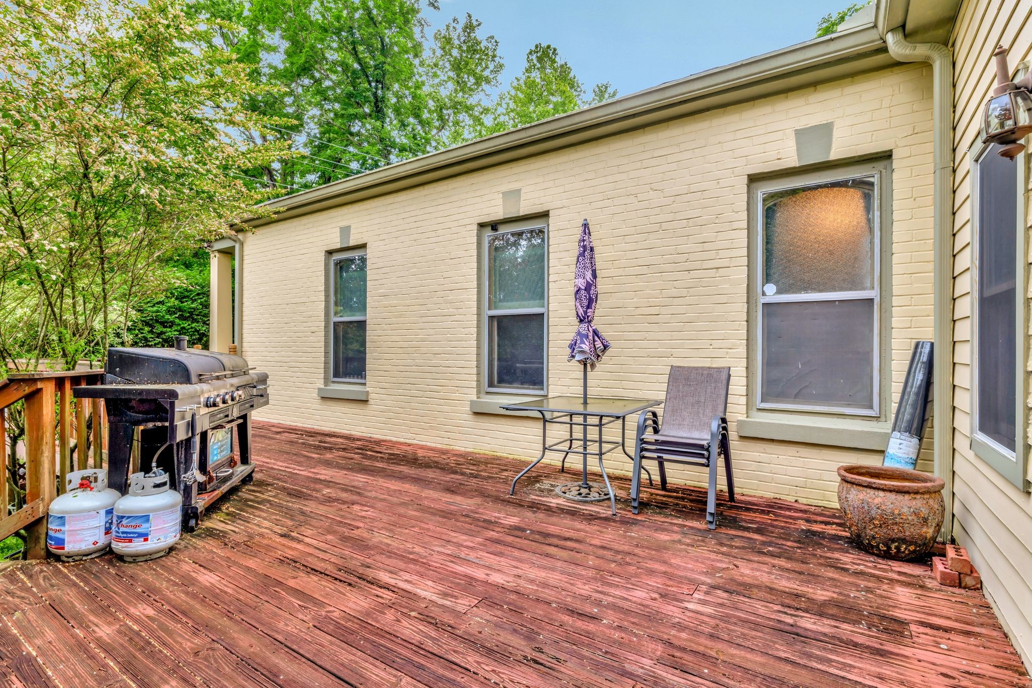 1005 Les Brown Road Bethpage, TN 37022 - Photo 36 of 57 a view of a chairs and a table in the patio