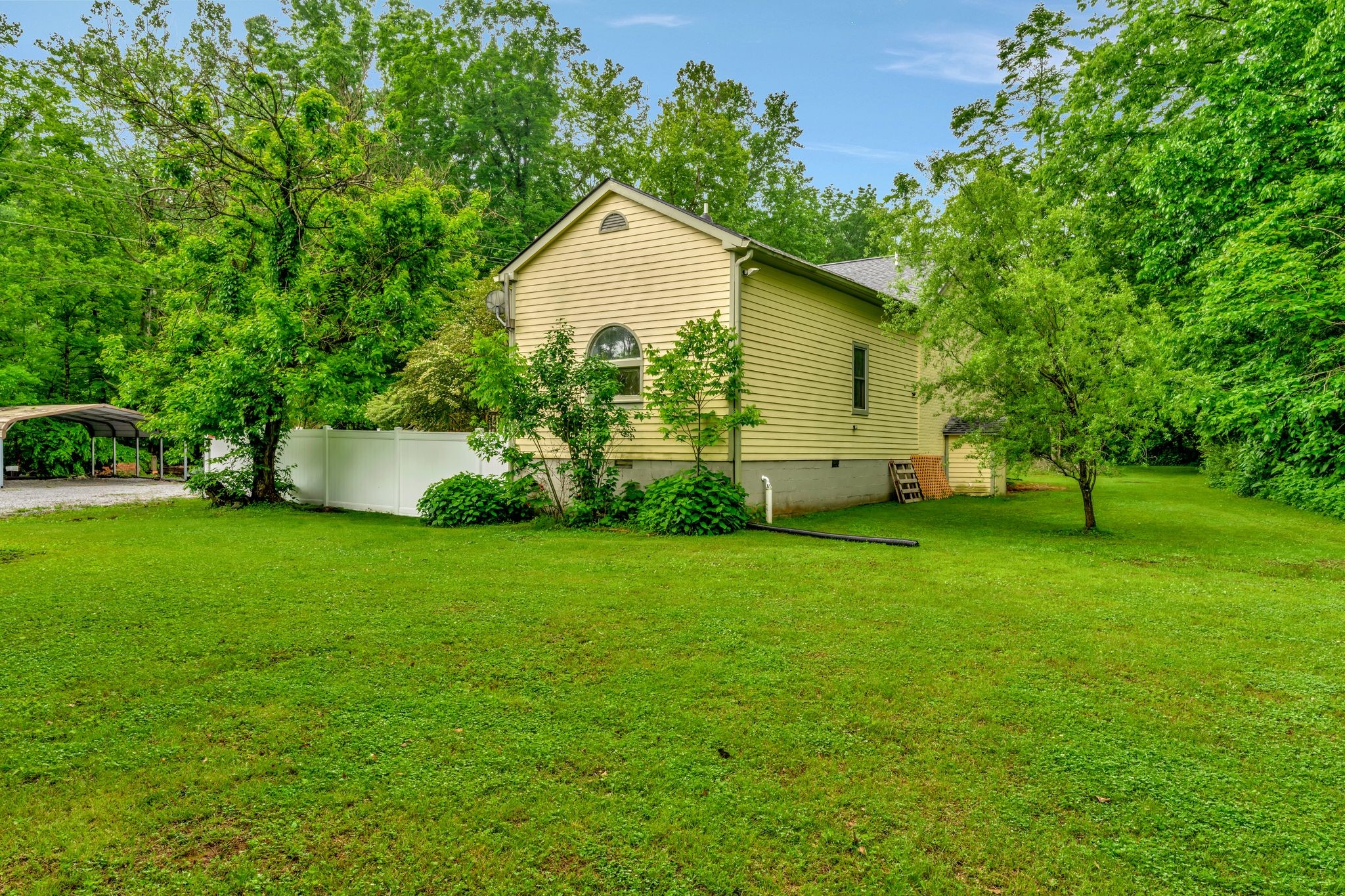 1005 Les Brown Road Bethpage, TN 37022 - Photo 9 of 57 a front view of house with garden