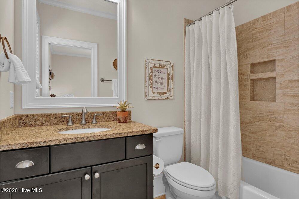 637 Tanbridge Road Wilmington, NC 28405 - Photo 34 of 69 Guest bathroom #1