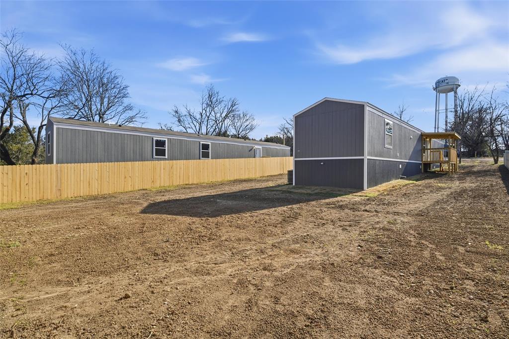 618 East 6th Street, Unit B Blum, TX 76627 - Photo 22 of 24 a backyard of a house
