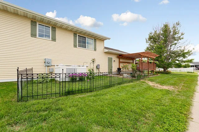 $325,000 | 2115 Turpin Street, St. Peter, MN 56082