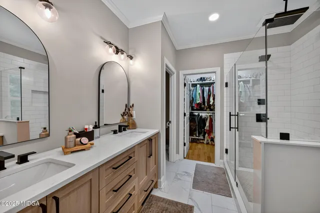 a en suite bathroom with double sink and a mirror