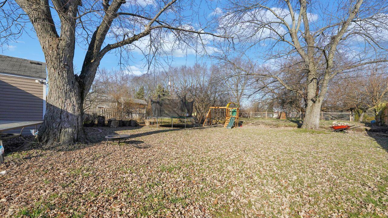 2102 North Hadley Road Springfield, OH 45505 - Photo 20 of 25 back yard