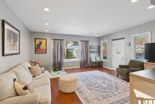 $550,000 | 8646 East Prairie Road, Skokie, IL 60076