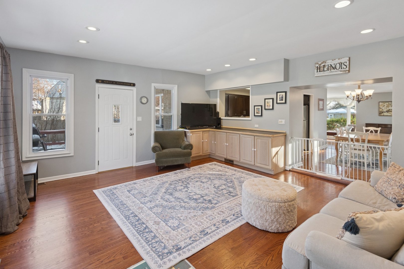 8646 East Prairie Road Skokie, IL 60076 - Photo 12 of 29