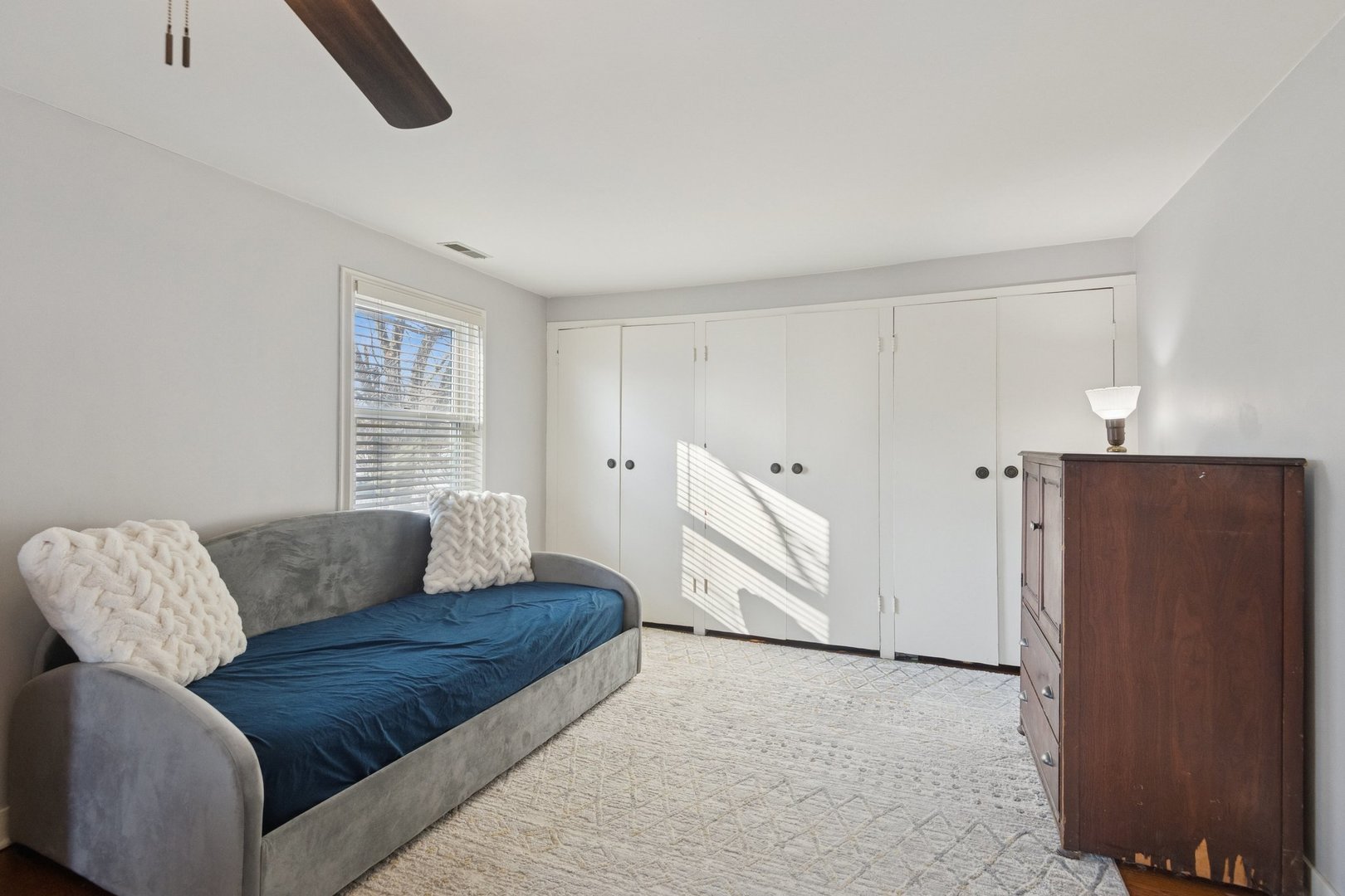 8646 East Prairie Road Skokie, IL 60076 - Photo 17 of 29