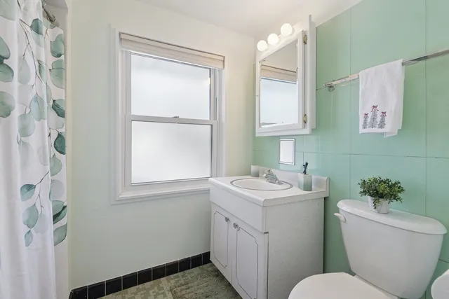 $550,000 | 8646 East Prairie Road, Skokie, IL 60076