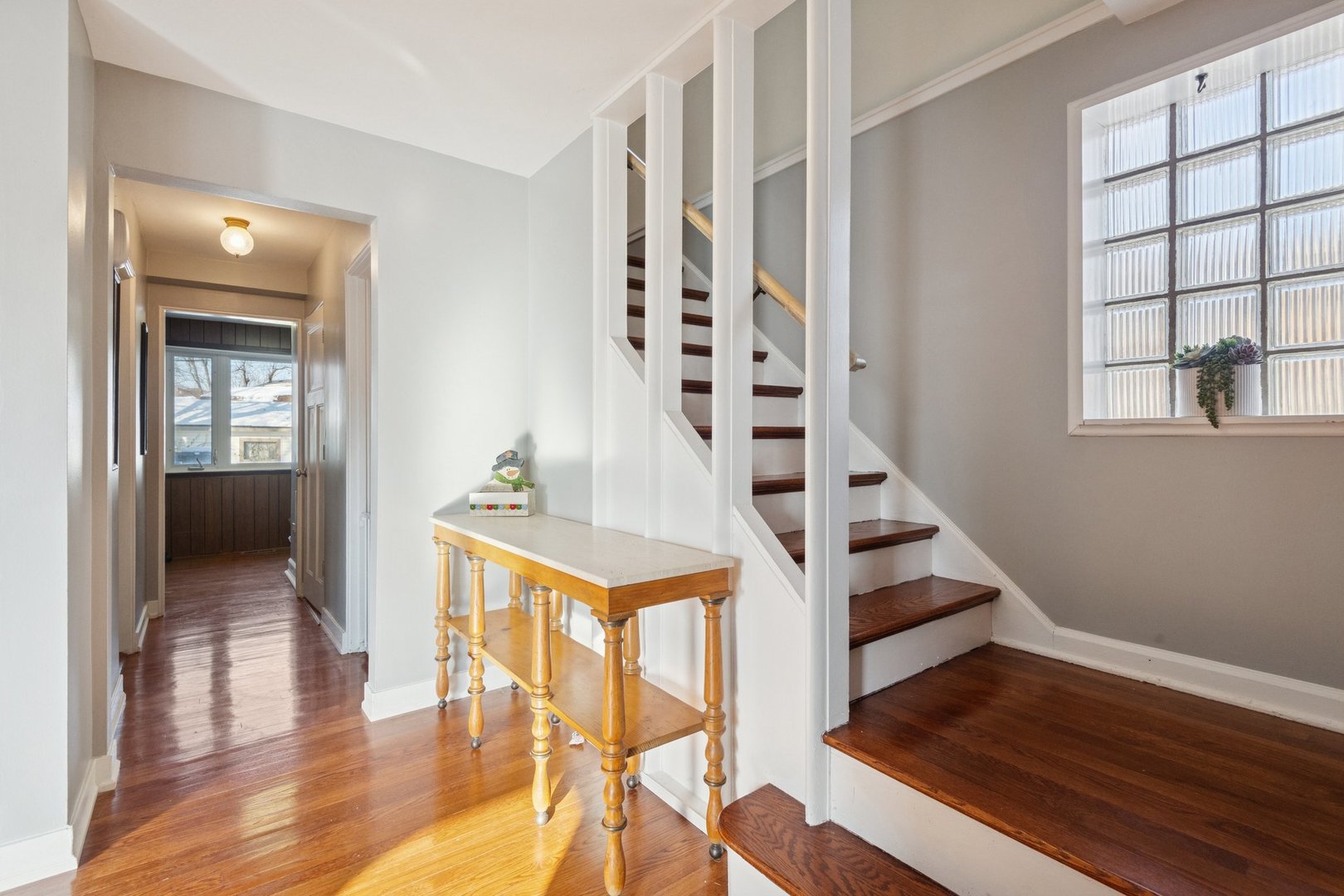 8646 East Prairie Road Skokie, IL 60076 - Photo 2 of 29