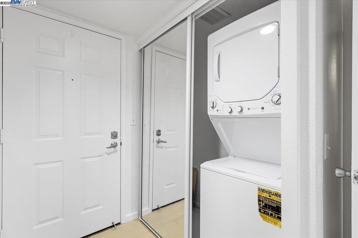 1318 B Street, Unit 314 Hayward, CA 94541 - Photo 10 of 20 a utility room with dryer and washer