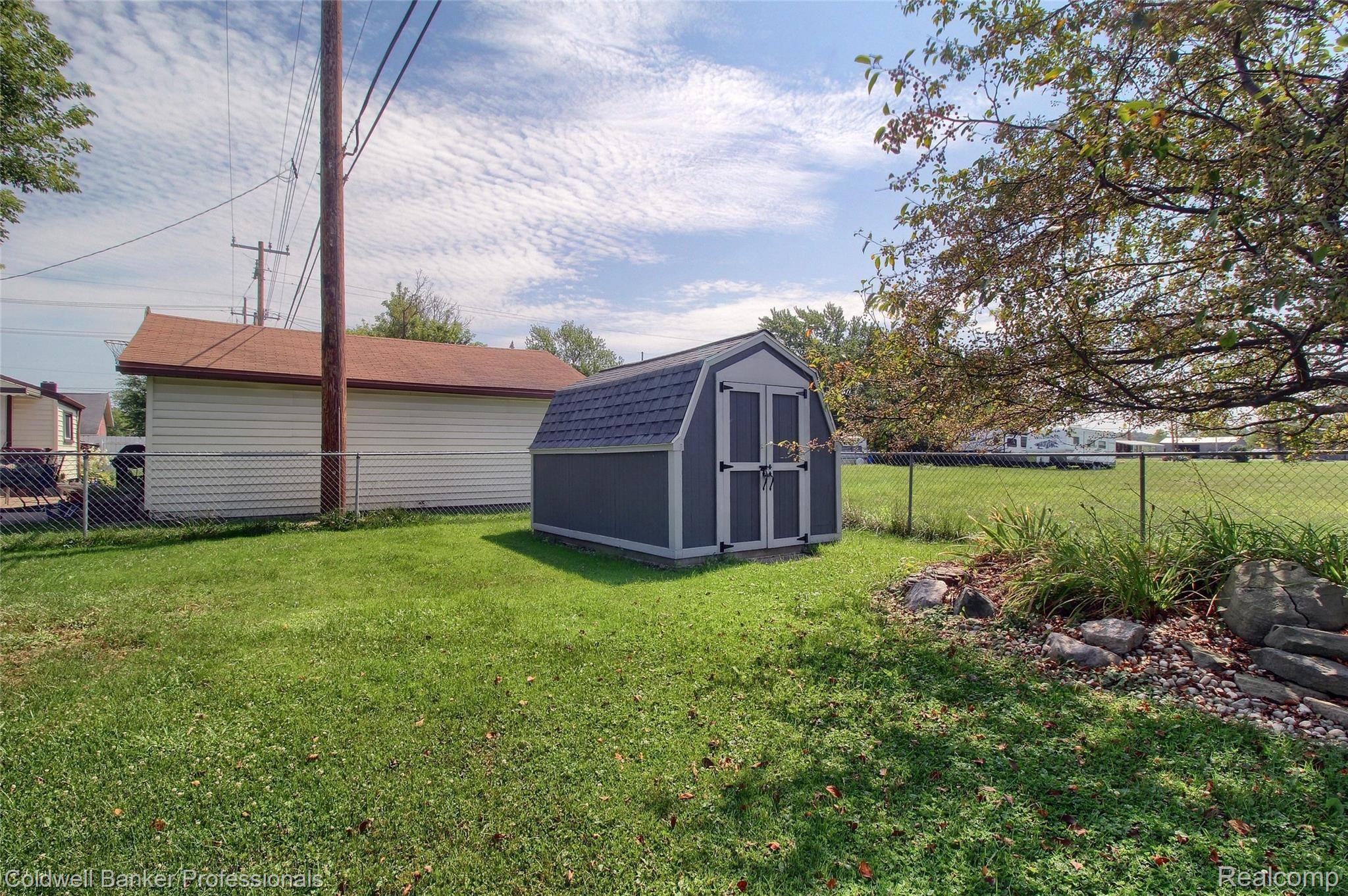 41495 Tyler Road Belleville, MI 48111 - Photo 32 of 32 32-Shed.jpg