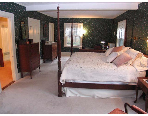 18 Glen Road Winchester, MA 01890 - Photo 10 of 23