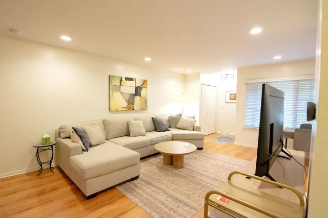 $415,900 | 1088 Shermer Road, Glenview, IL 60025