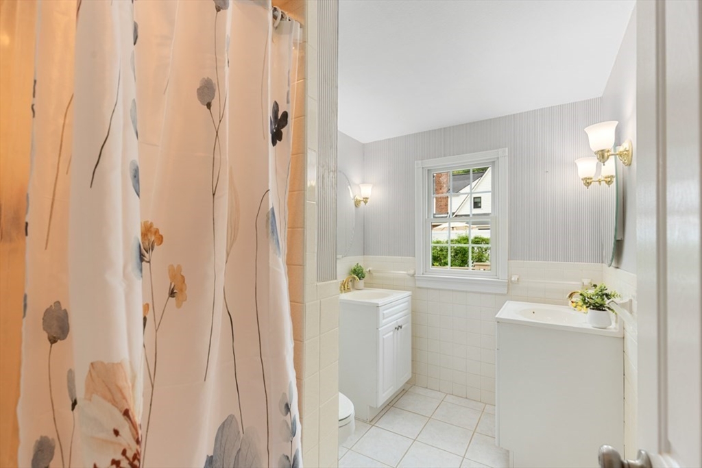 4 Rossmore Road Lynnfield, MA 01940 - Photo 18 of 29