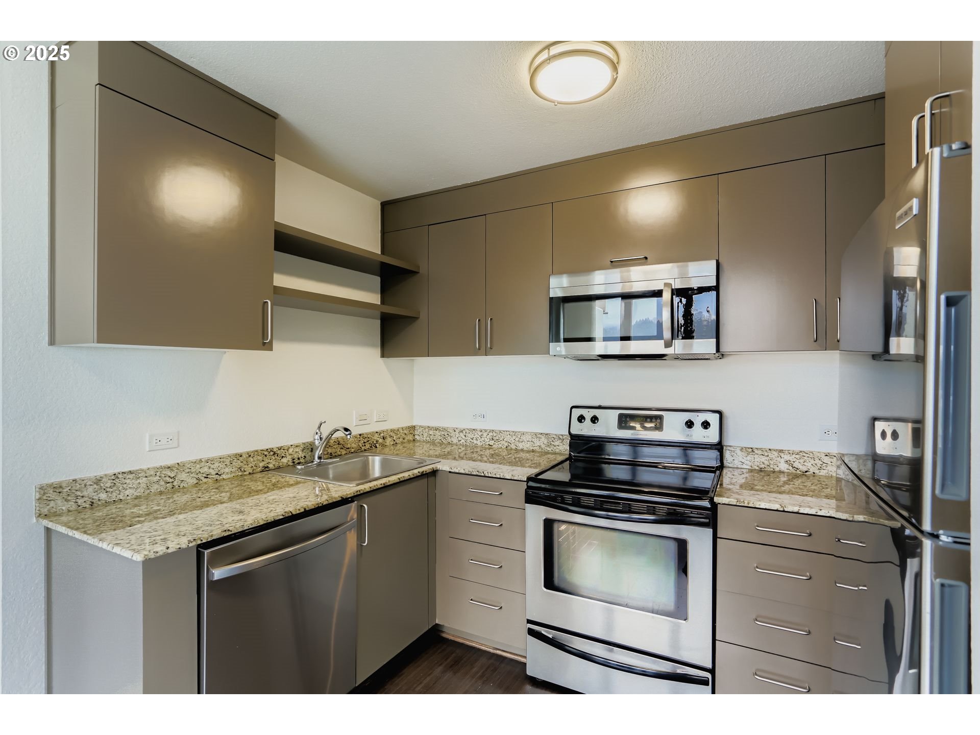 255 Southwest Harrison Street, Unit 15H Portland, OR 97201 - Photo 11 of 35 Kitchen