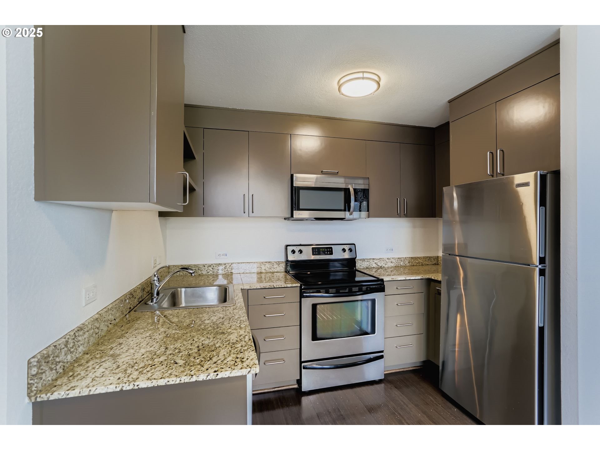 255 Southwest Harrison Street, Unit 15H Portland, OR 97201 - Photo 13 of 35 Kitchen
