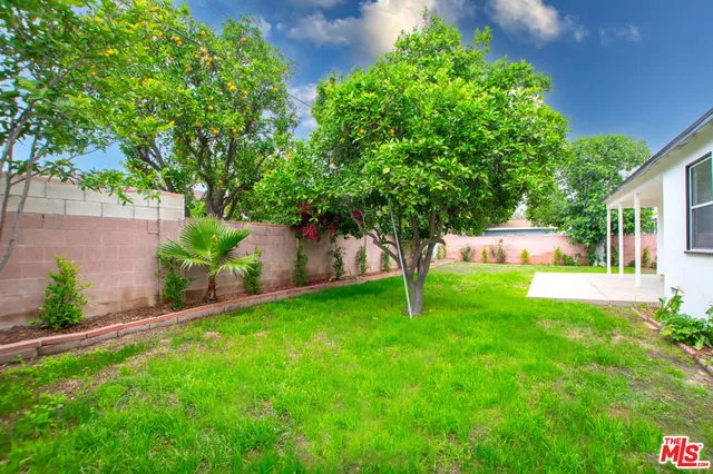 a front view of house with yard