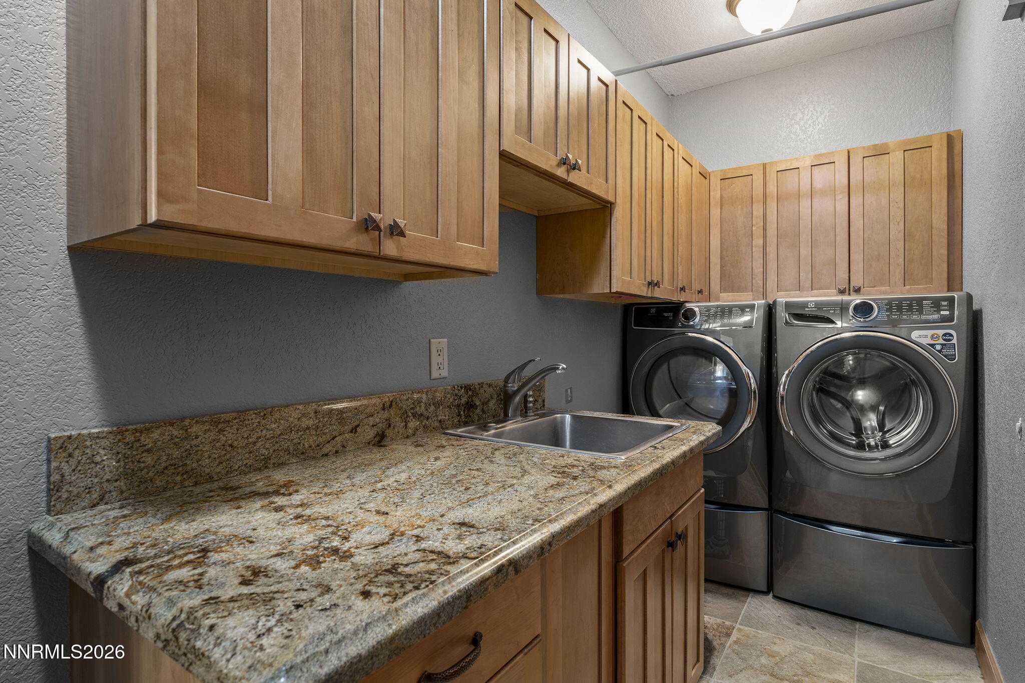 14501 Quail Rock Court Reno, NV 89511 - Photo 35 of 42 a view of a kitchen with electric appliances
