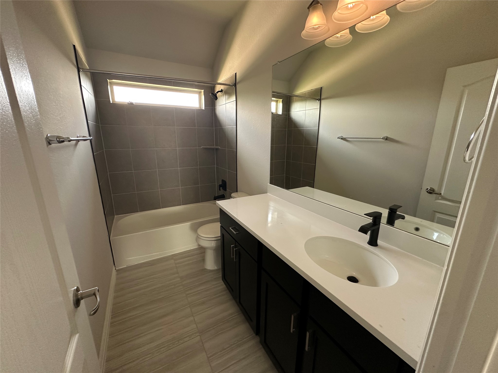 1002 Ridge Runner Drive Georgetown, TX 78628 - Photo 14 of 25 Upstairs full bath