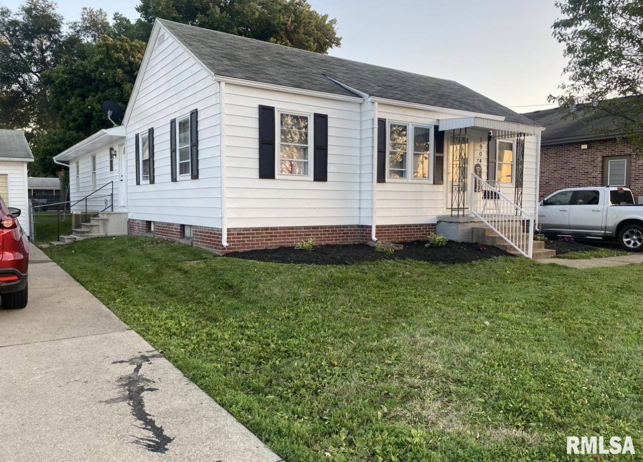 1904 East Sangamon Avenue Springfield, IL 62702 - Photo 1 of 3