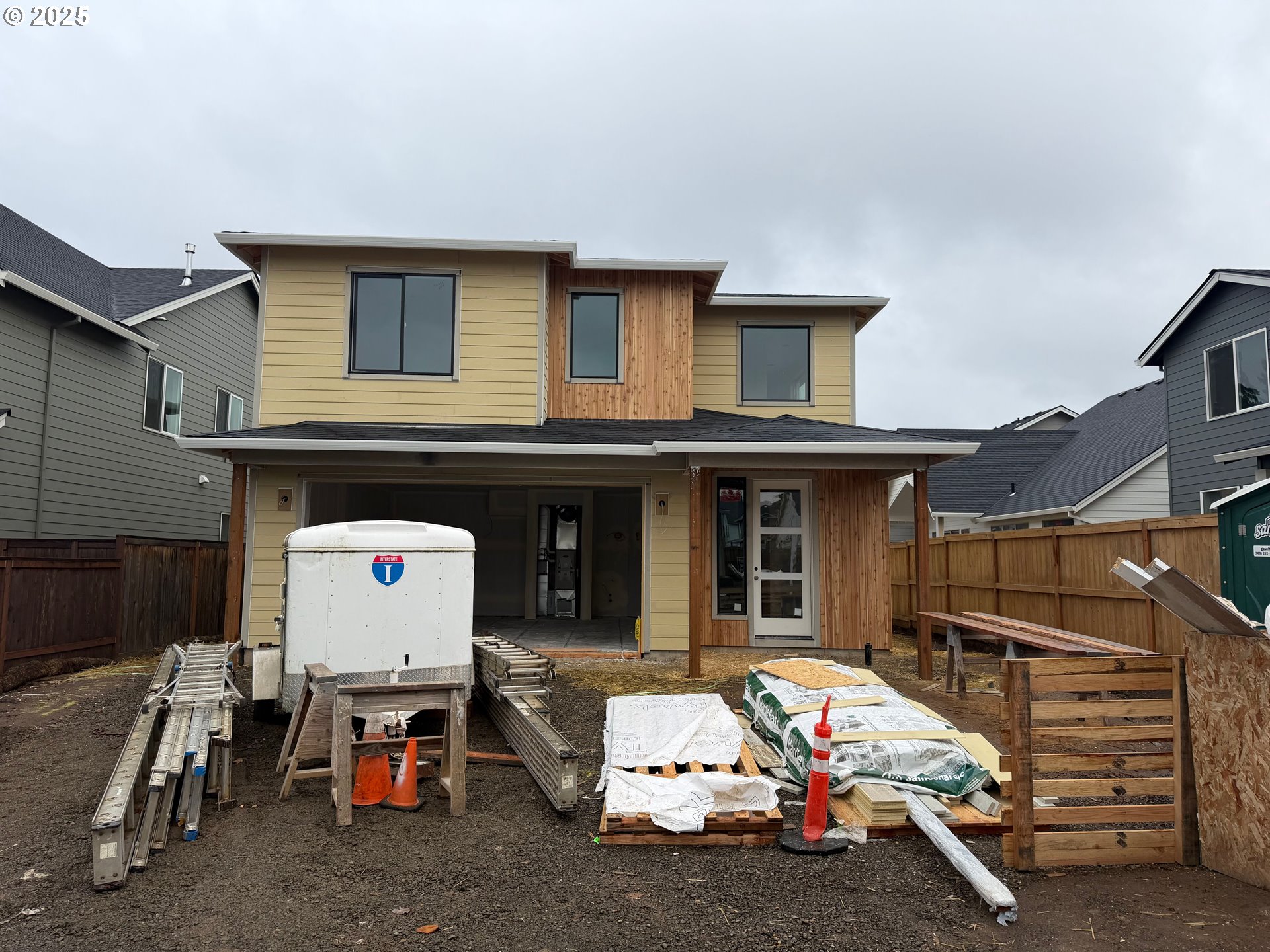a view of a patio with table and chairs a barbeque