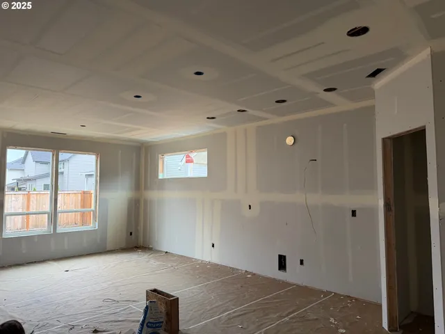 $648,900 | 1750 North Oak Street, Canby, OR 97013