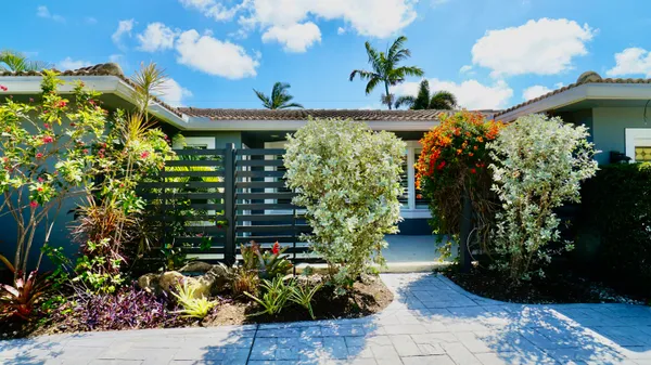 a view of an entryway with a house