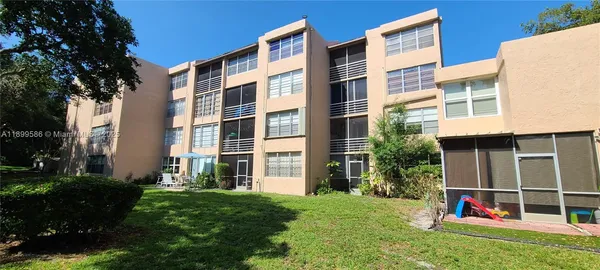 $210,000 | 9410 Live Oak Place, Unit 109, Davie, FL 33324