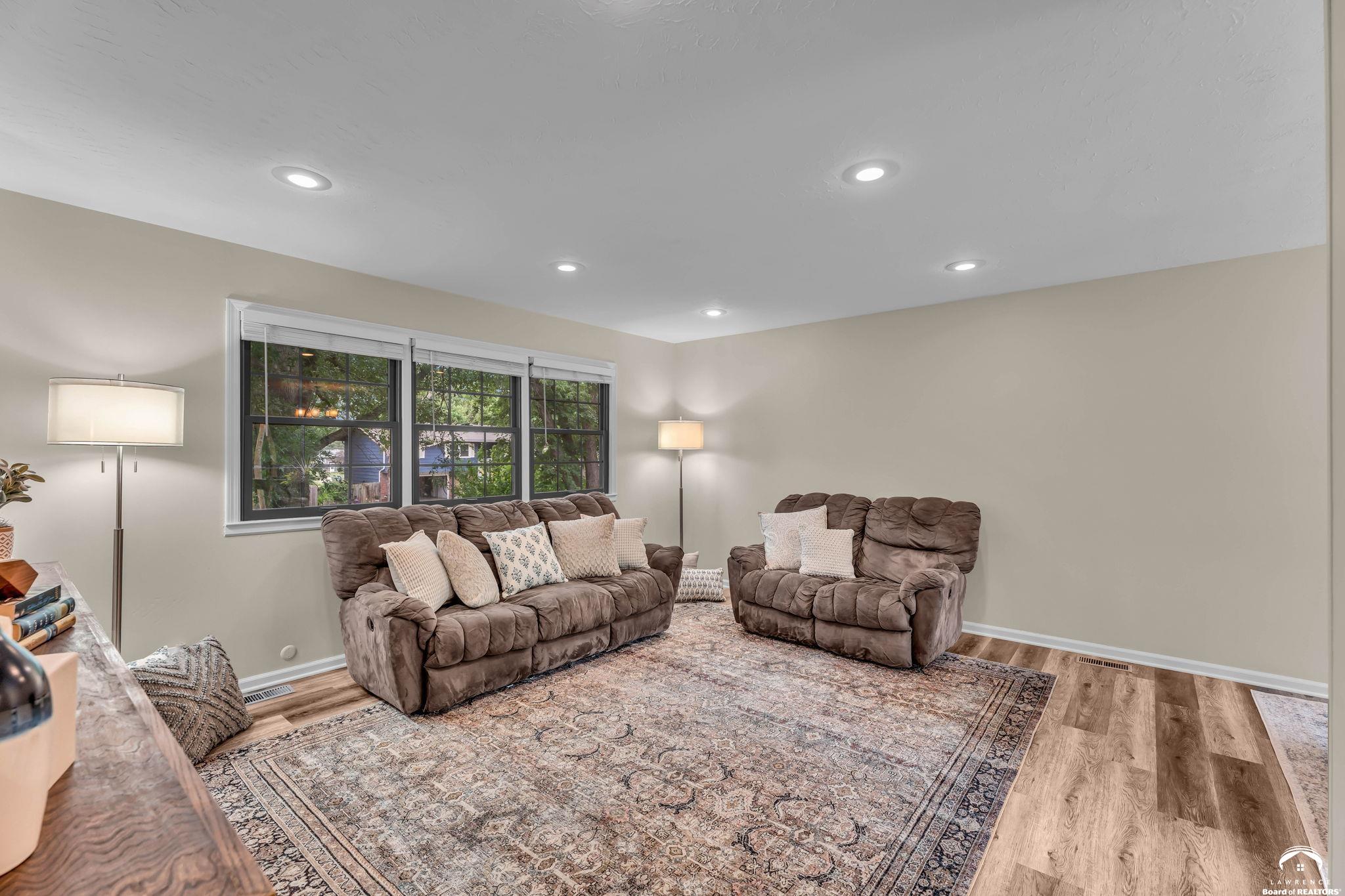 2122 Marvonne Road Lawrence, KS 66047 - Photo 5 of 45