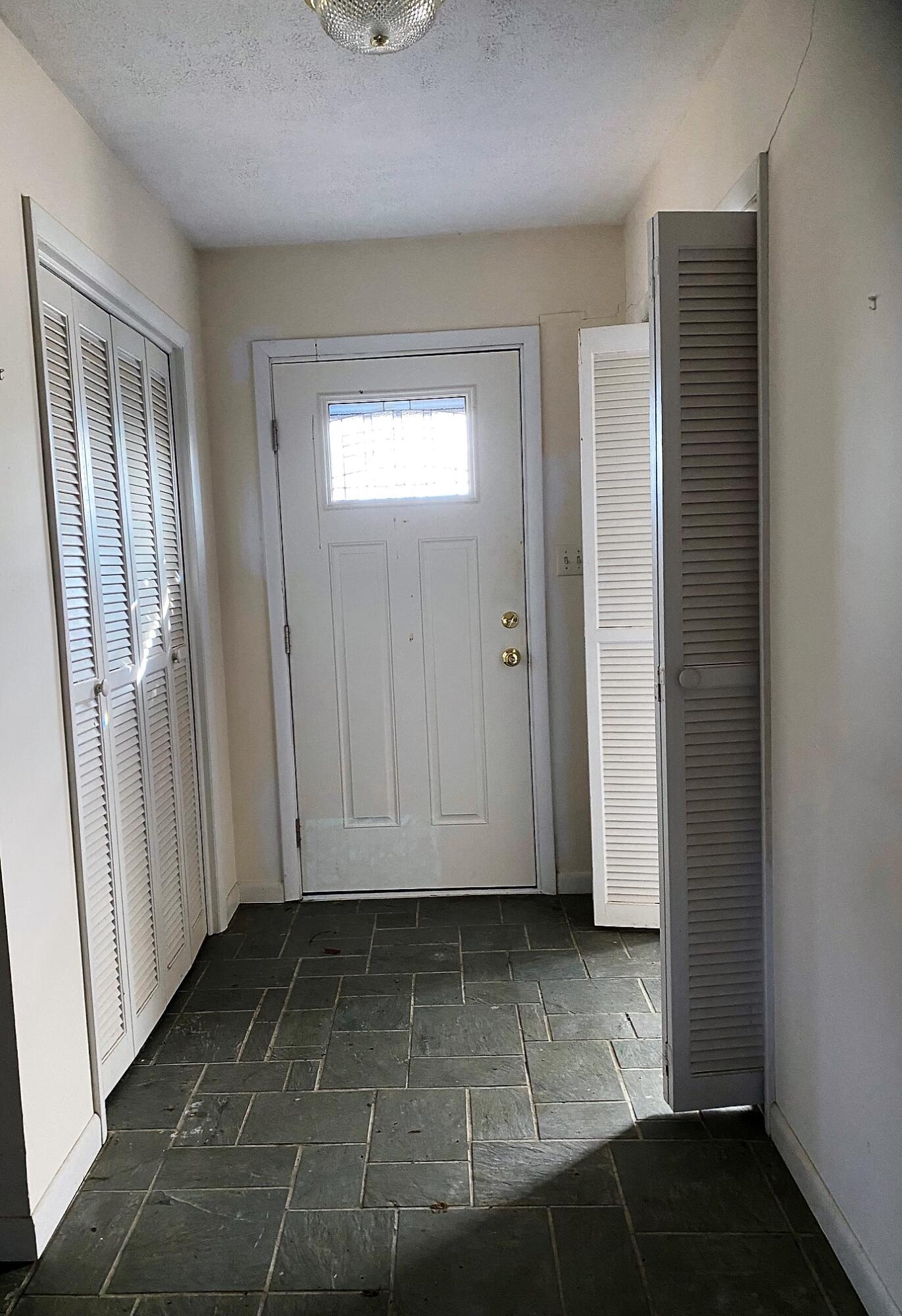 670 Mountain Valley Road Mohawk, TN 37810 - Photo 3 of 18 Abernathy Foyer