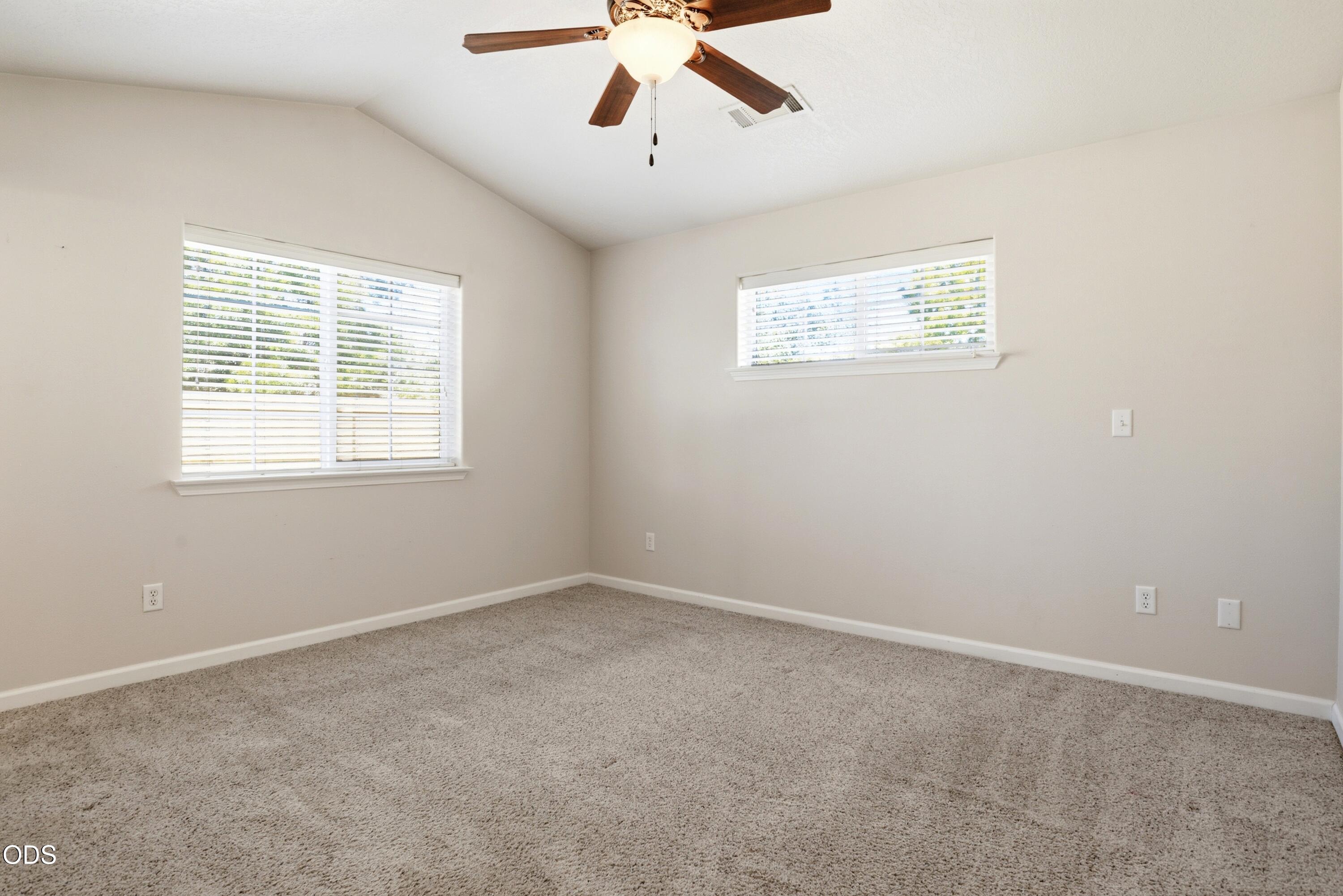 1005 North 10th Street Central Point, OR 97502 - Photo 8 of 21