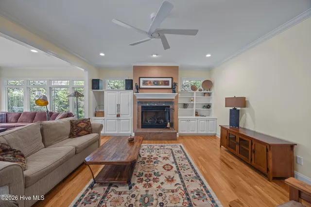 $725,000 | 309 Neuse Drive, Chocowinity, NC 27817