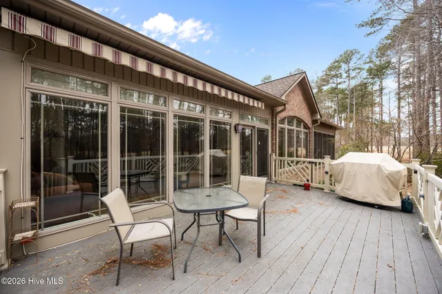$725,000 | 309 Neuse Drive, Chocowinity, NC 27817