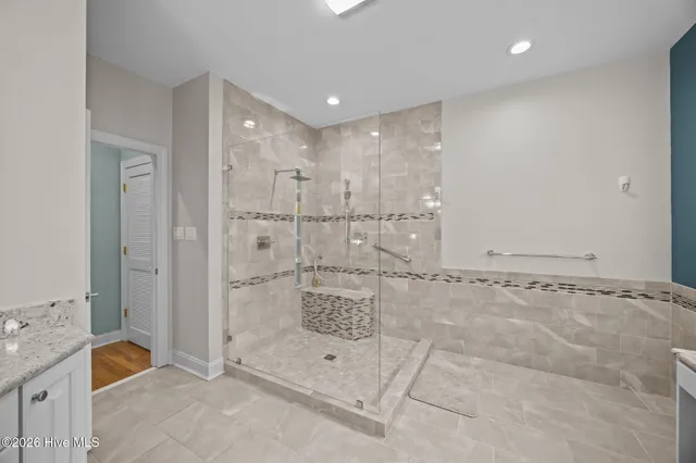 $725,000 | 309 Neuse Drive, Chocowinity, NC 27817