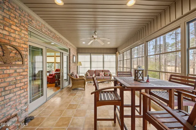 $725,000 | 309 Neuse Drive, Chocowinity, NC 27817