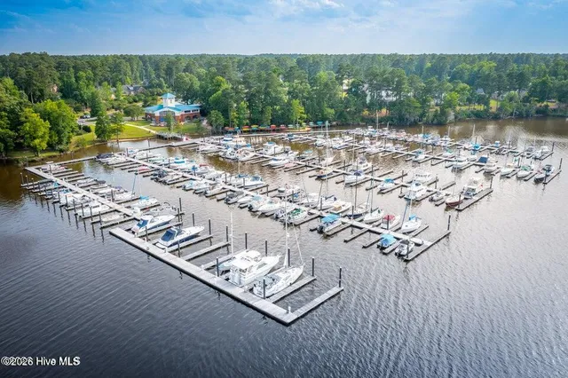 $725,000 | 309 Neuse Drive, Chocowinity, NC 27817