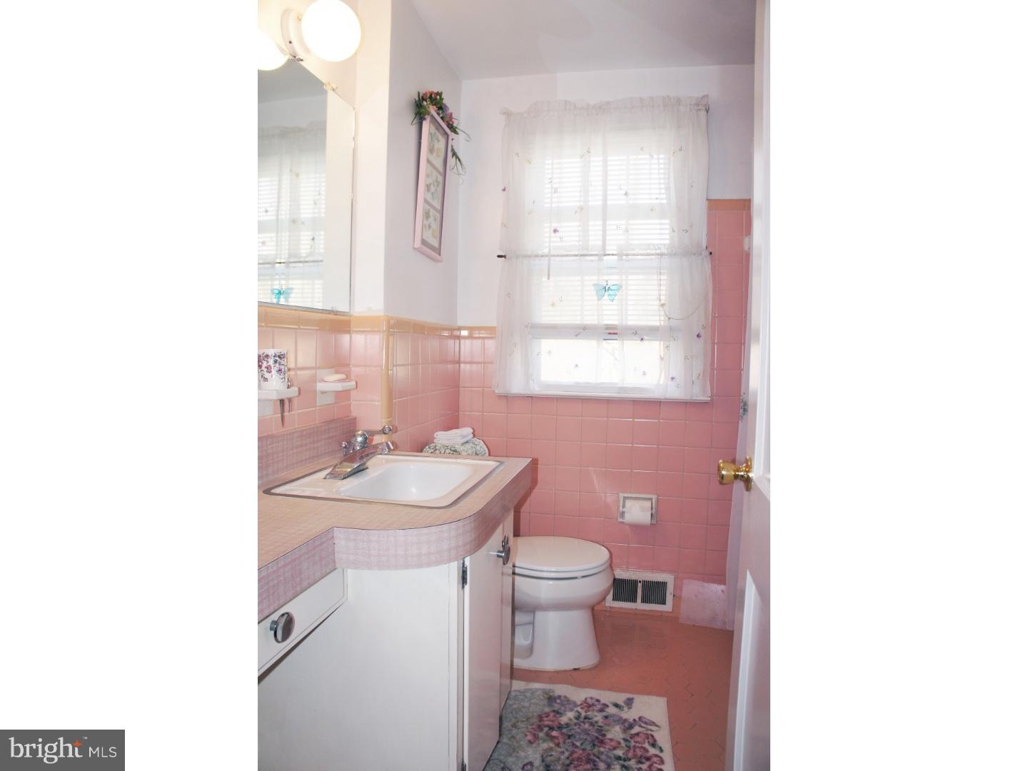 121 Fairhill Road Morton, PA 19070 - Photo 13 of 22 Bathroom