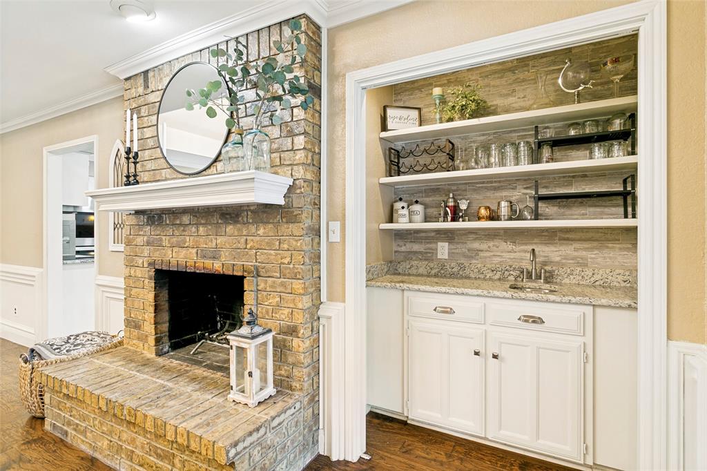 2232 Ridgewood Bedford, TX 76021 - Photo 7 of 25