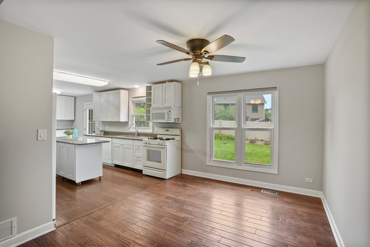 545 Ridgefield Drive Roselle, IL 60172 - Photo 8 of 24